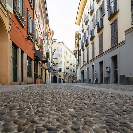 Hozyhome - Lovely Flat In Via Madonnina 23 米兰