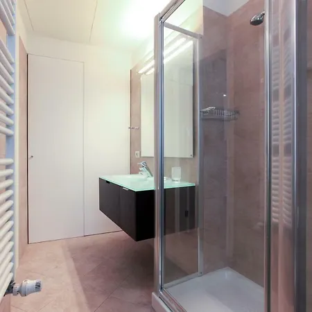 Hozyhome - Lovely Flat In Via Madonnina 23